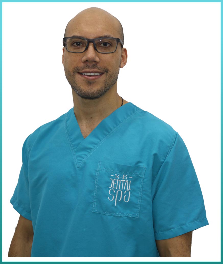 Dr. Andrea Salazar 14-85 Dental Spa Cirujano maxilofacial